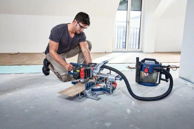 Bosch Akku-Gehrungssäge GCM18V-216 Solo mit Verlängerung