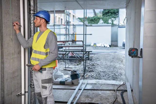 Bosch linjelaser GLL 2-15 G i fodral med tillbehör