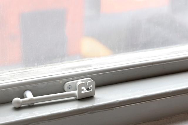 SECURITY MOUNT SAFE WHITE